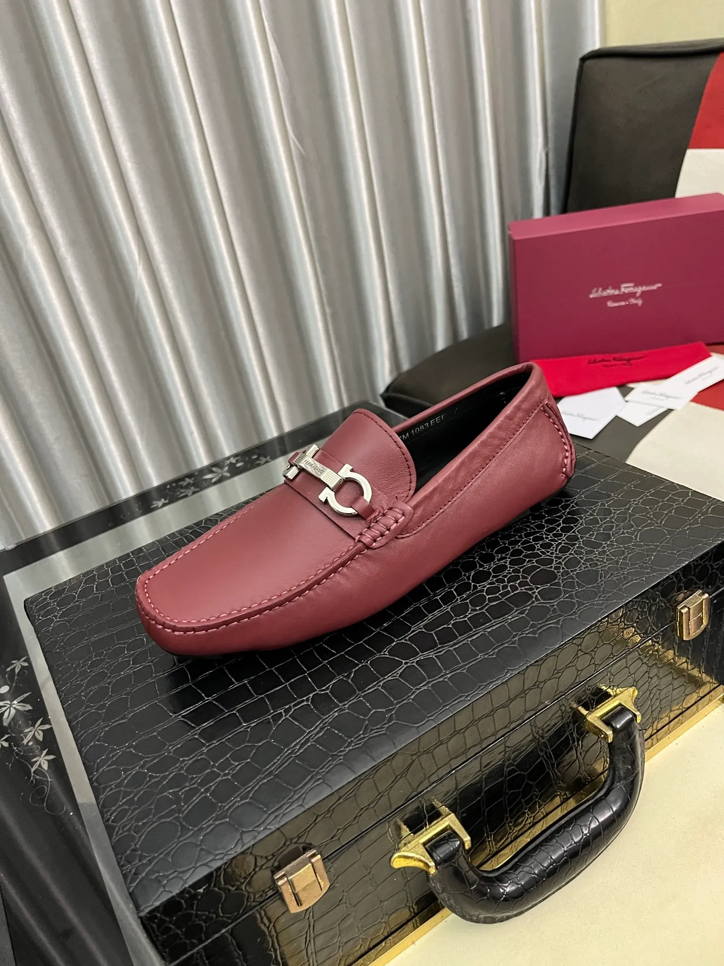 Men's shoes 💰560⌚️⌚️ Ferragamo [Ferragamo] new high-end quality framed shoes. The style is luxurious and elegant, with equal emphasis on practicality and style. We pay special attention to quality and details. The shoe last leather, workmanship and comfort are not inferior! Material: Imported first-layer soft cowhide leather upper ➕Genuine leather lining, code number: 38-446️⃣colors available